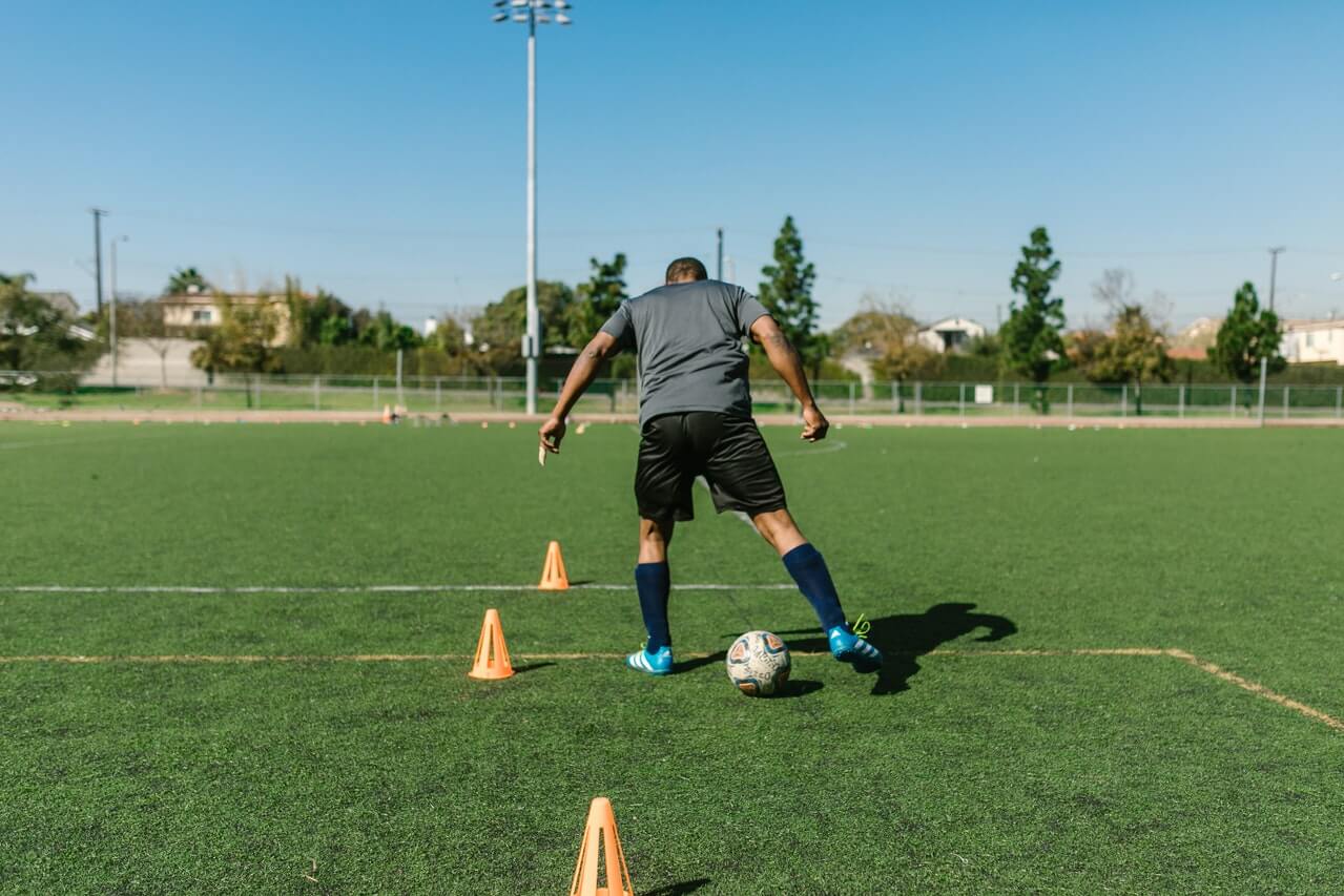 DRIBBLING TO FOOTBALL